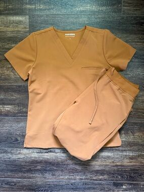 Mandala Women's V-Neck Scrub Top and Drawstring Jogger Pants - Camel